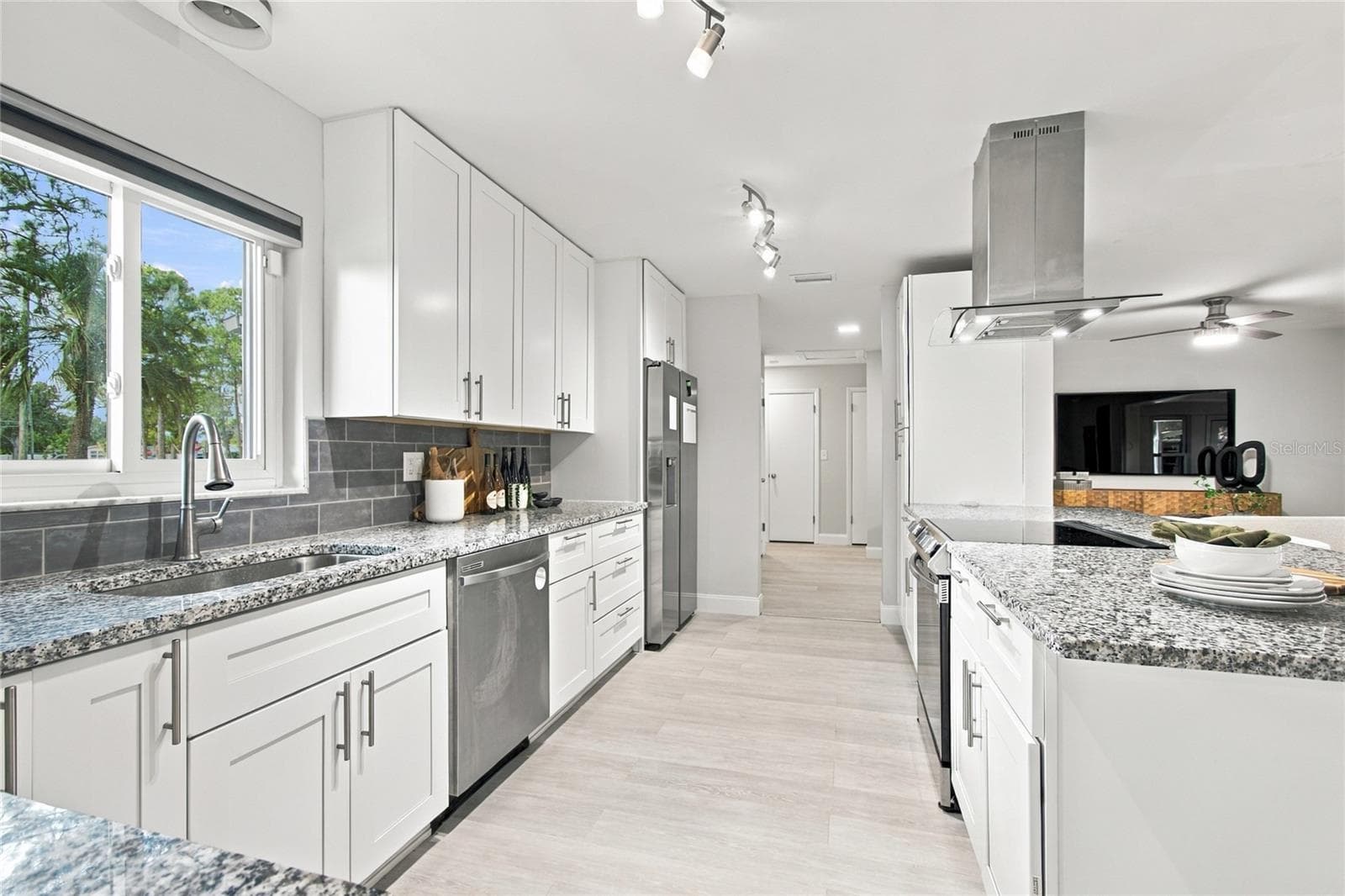 Single Family Residence at 5625 ATLANTIC AVE N, ST PETERSBURG, photo 11 of 44