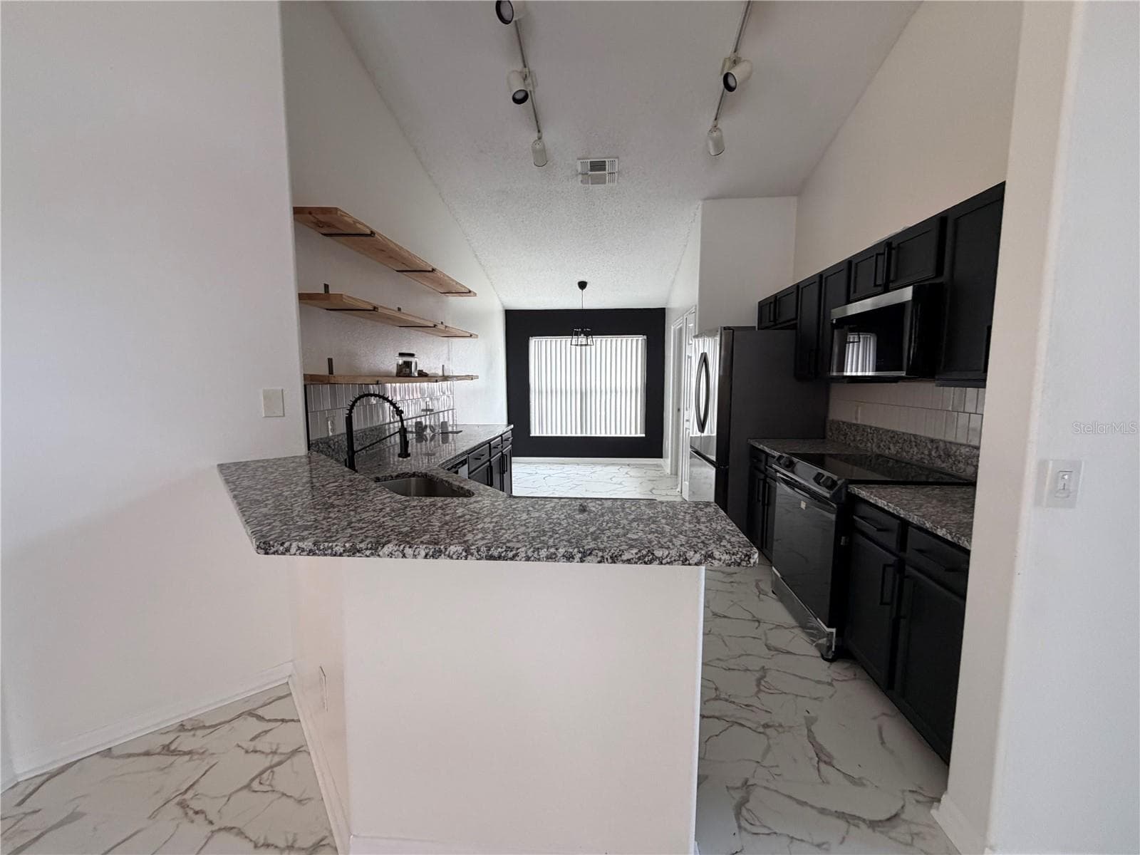 Single Family Residence at 1079 STONEHAM DR, GROVELAND, photo 16 of 18