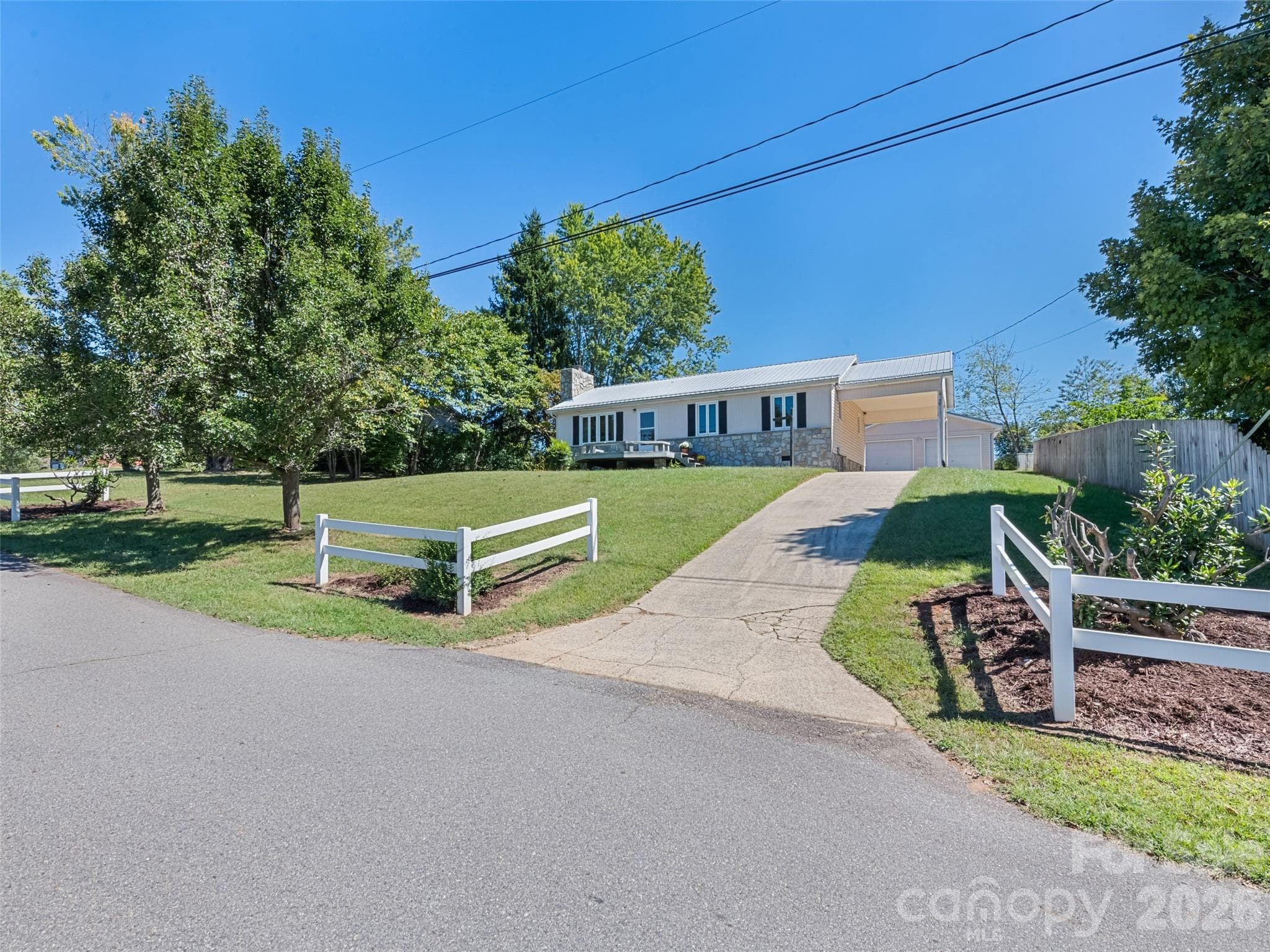 Single Family Residence at 158 Candlelight Circle, Clyde, photo 8 of 32