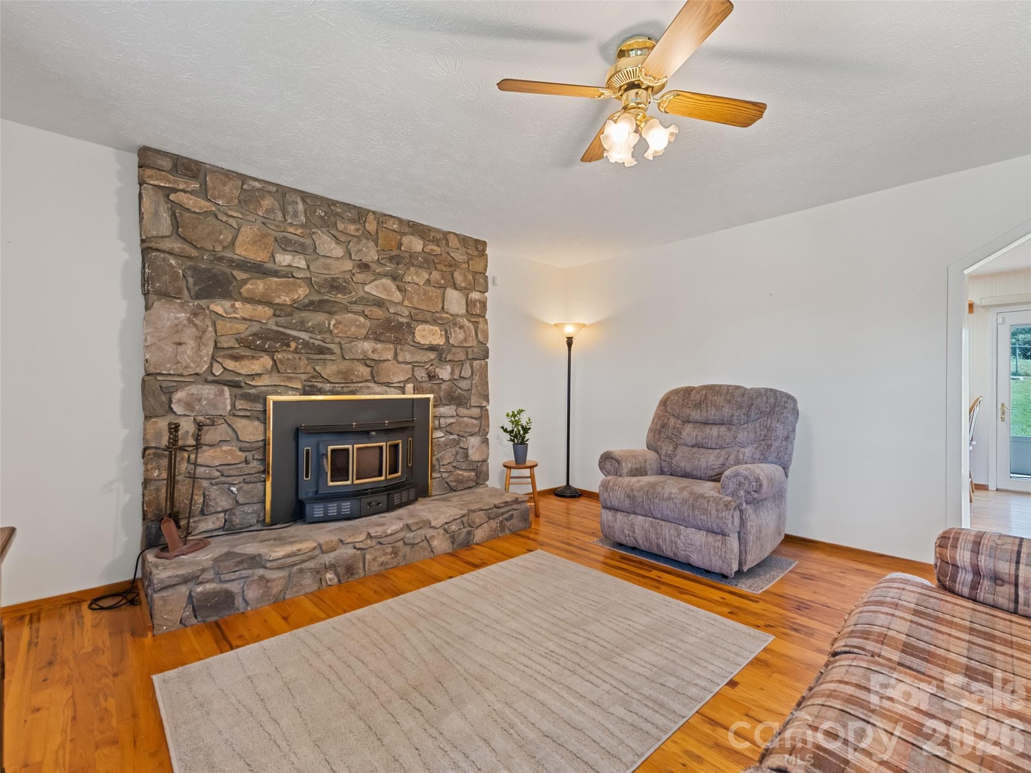 Single Family Residence at 158 Candlelight Circle, Clyde, photo 12 of 32