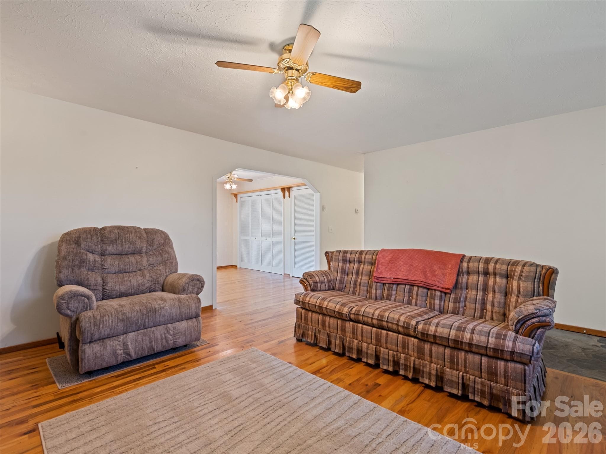 Single Family Residence at 158 Candlelight Circle, Clyde, photo 13 of 32