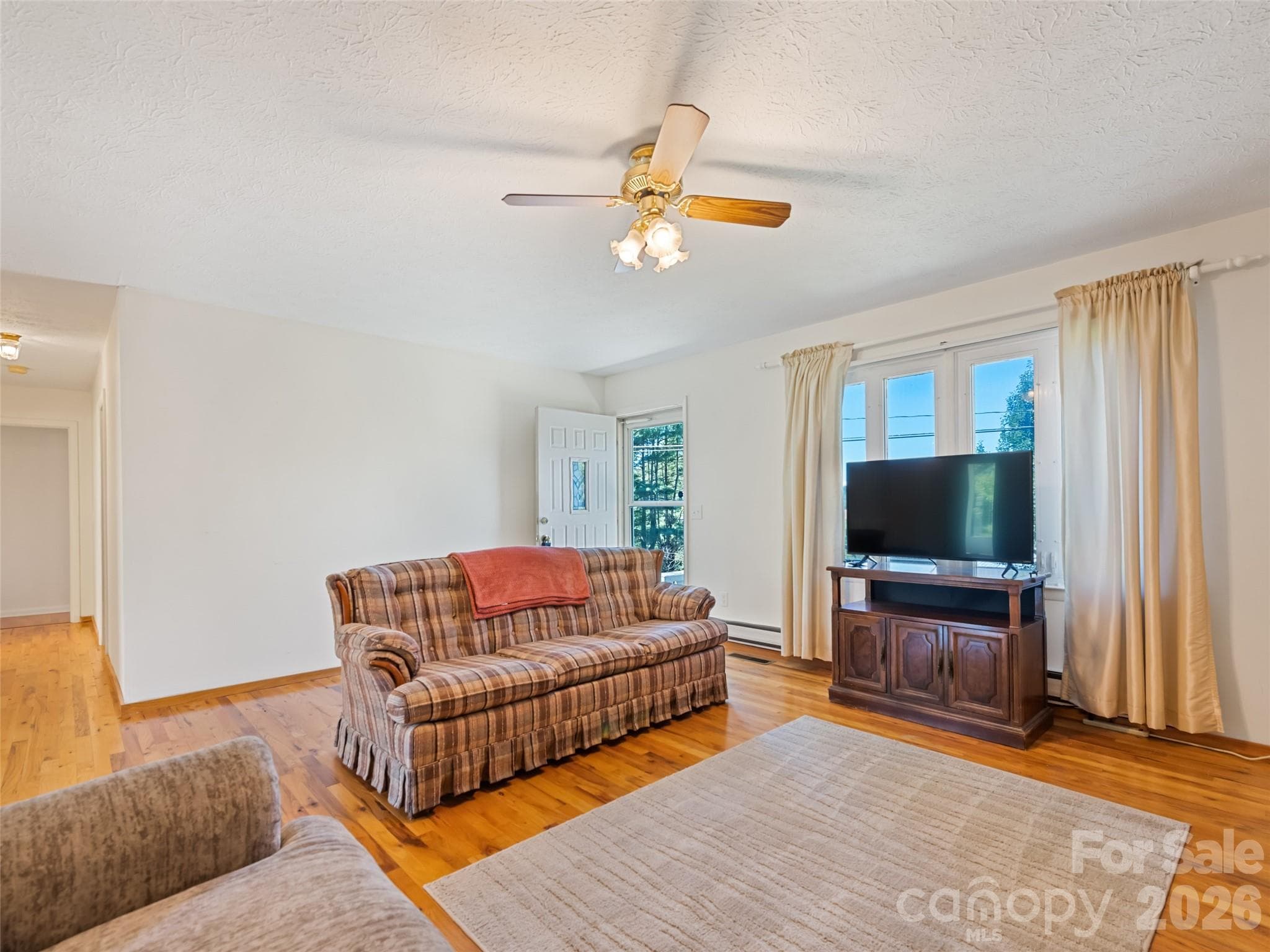 Single Family Residence at 158 Candlelight Circle, Clyde, photo 14 of 32