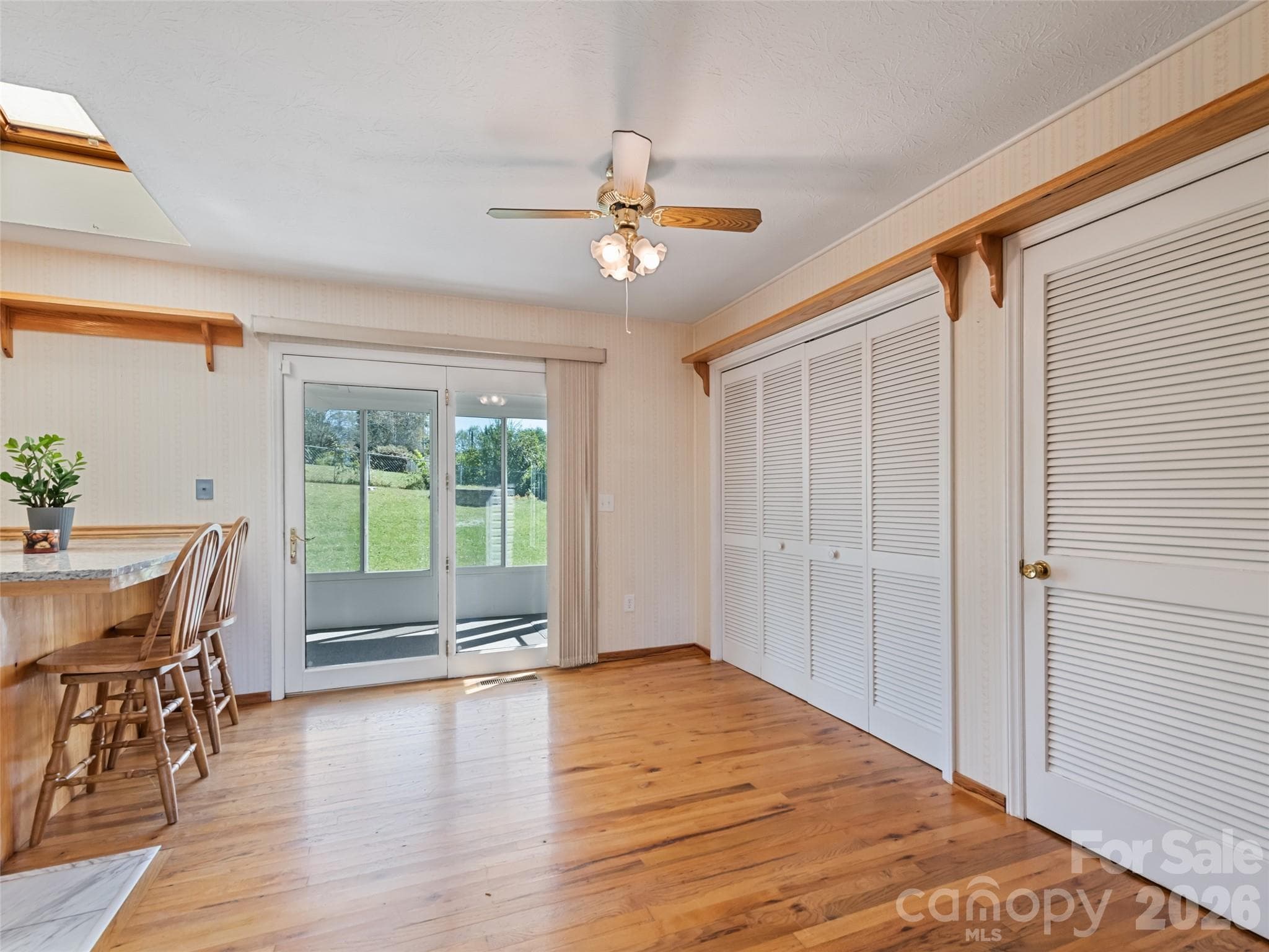 Single Family Residence at 158 Candlelight Circle, Clyde, photo 15 of 32