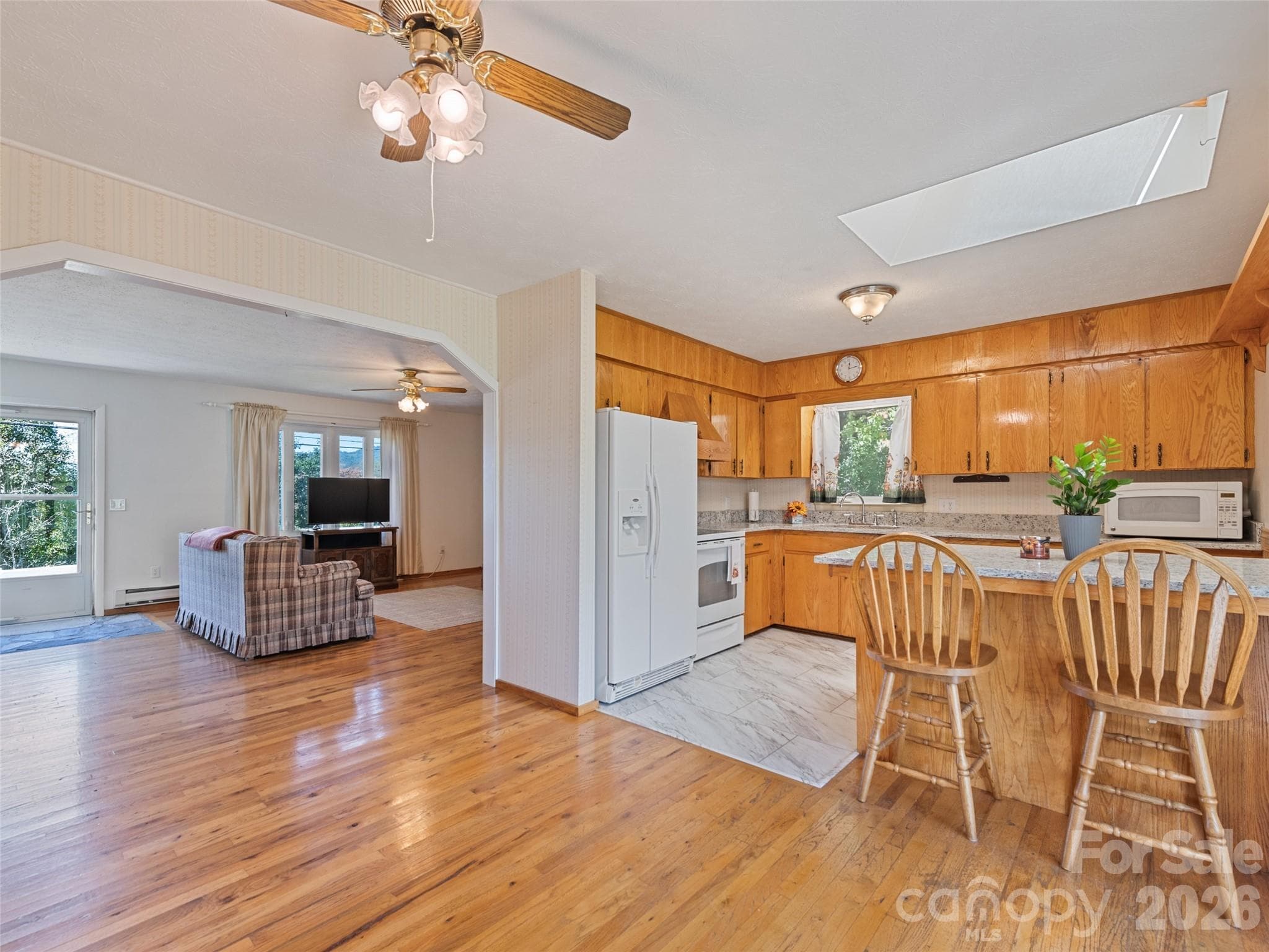 Single Family Residence at 158 Candlelight Circle, Clyde, photo 17 of 32
