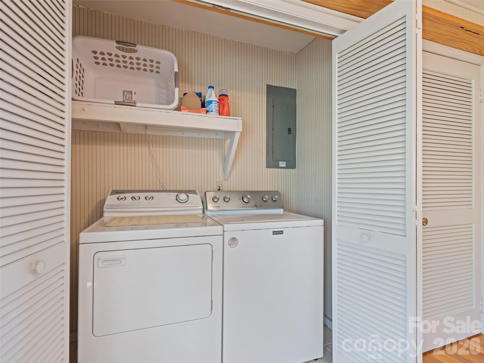 Single Family Residence at 158 Candlelight Circle, Clyde, photo 24 of 32