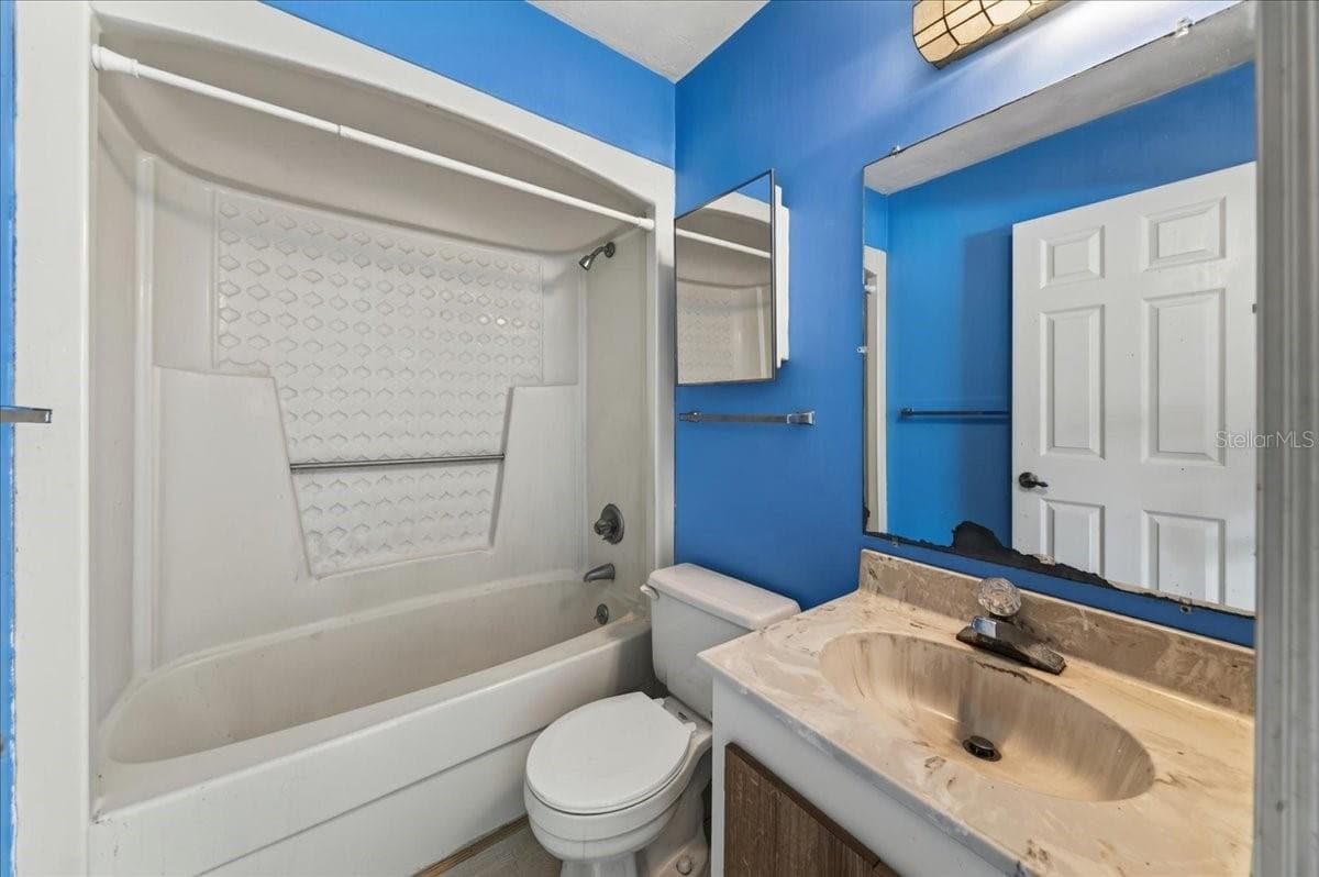 Unit 841 ensuite bathroom to bedroom 1 - 841 E 14TH AVE, NEW SMYRNA BEACH