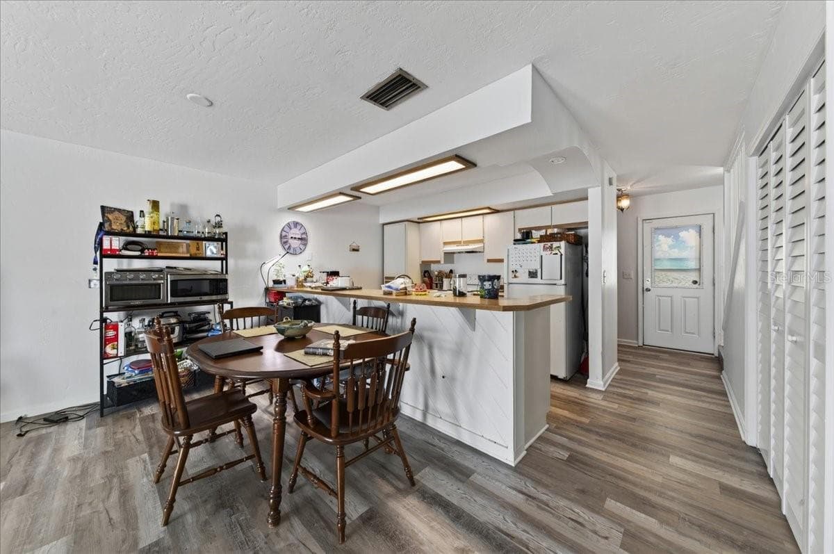 Unit 843 living room - 841 E 14TH AVE, NEW SMYRNA BEACH