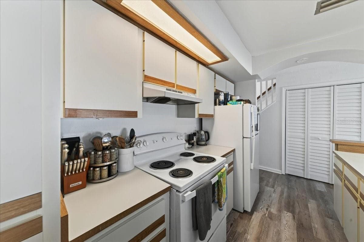 Unit 843 kitchen - 841 E 14TH AVE, NEW SMYRNA BEACH