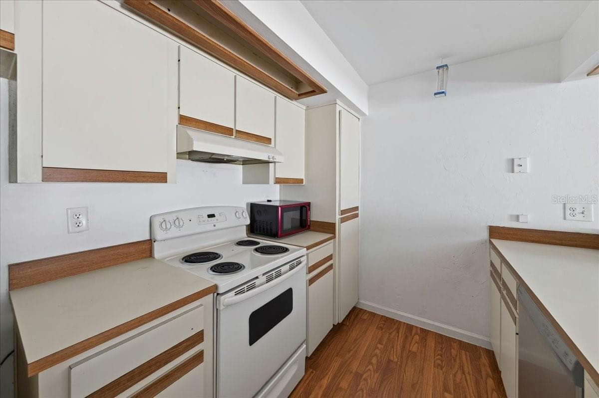 Unit 845 kitchen - 841 E 14TH AVE, NEW SMYRNA BEACH