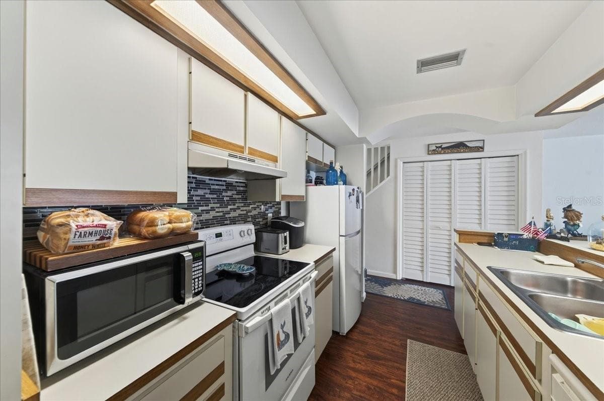 Unit 847 Kitchen - 841 E 14TH AVE, NEW SMYRNA BEACH