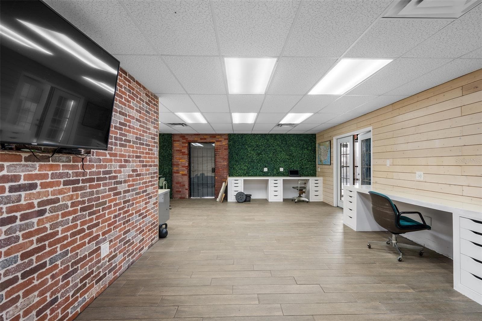 Front Office - 4001 7TH TER S, ST PETERSBURG
