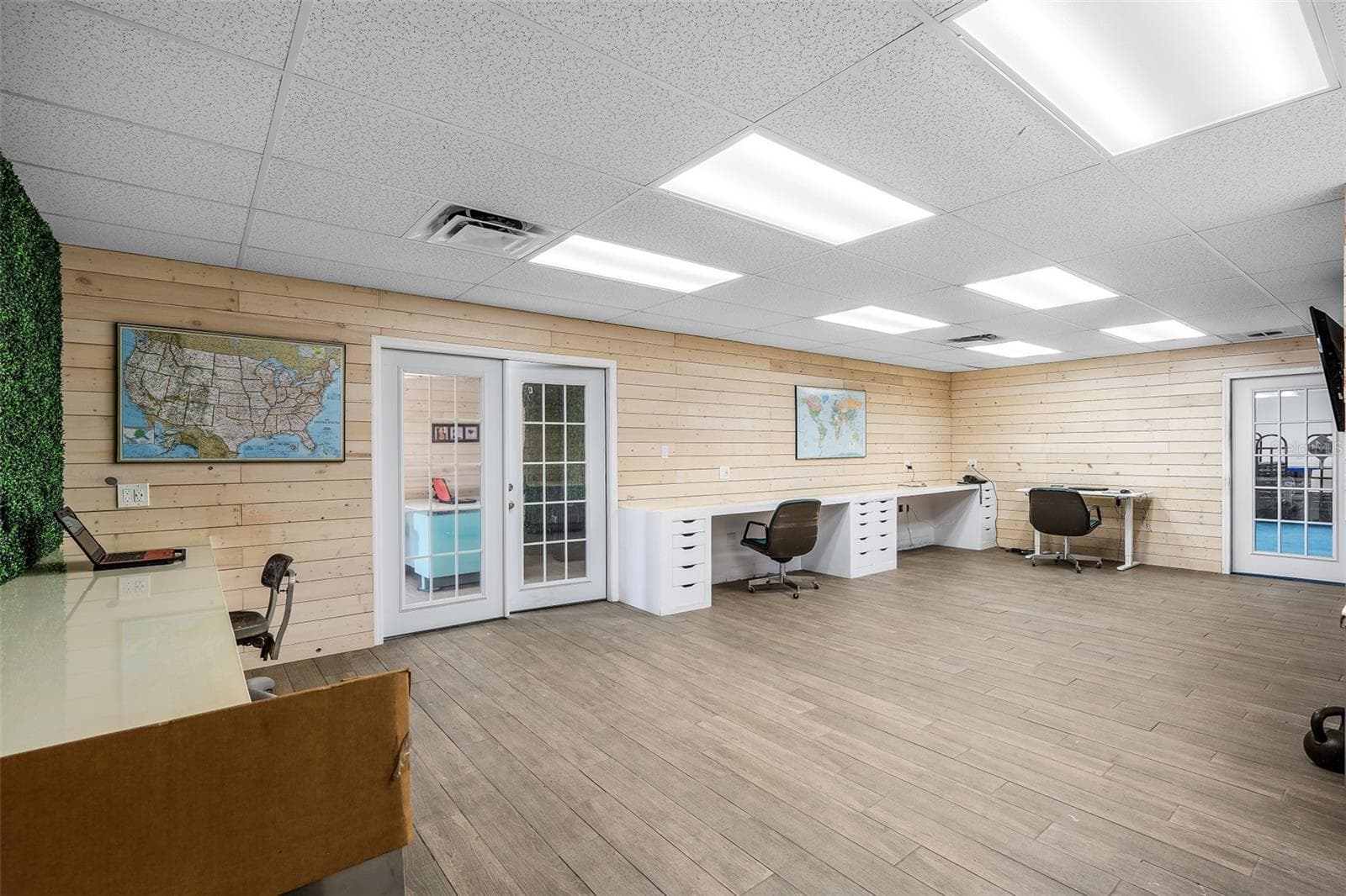 Front Office - 4001 7TH TER S, ST PETERSBURG