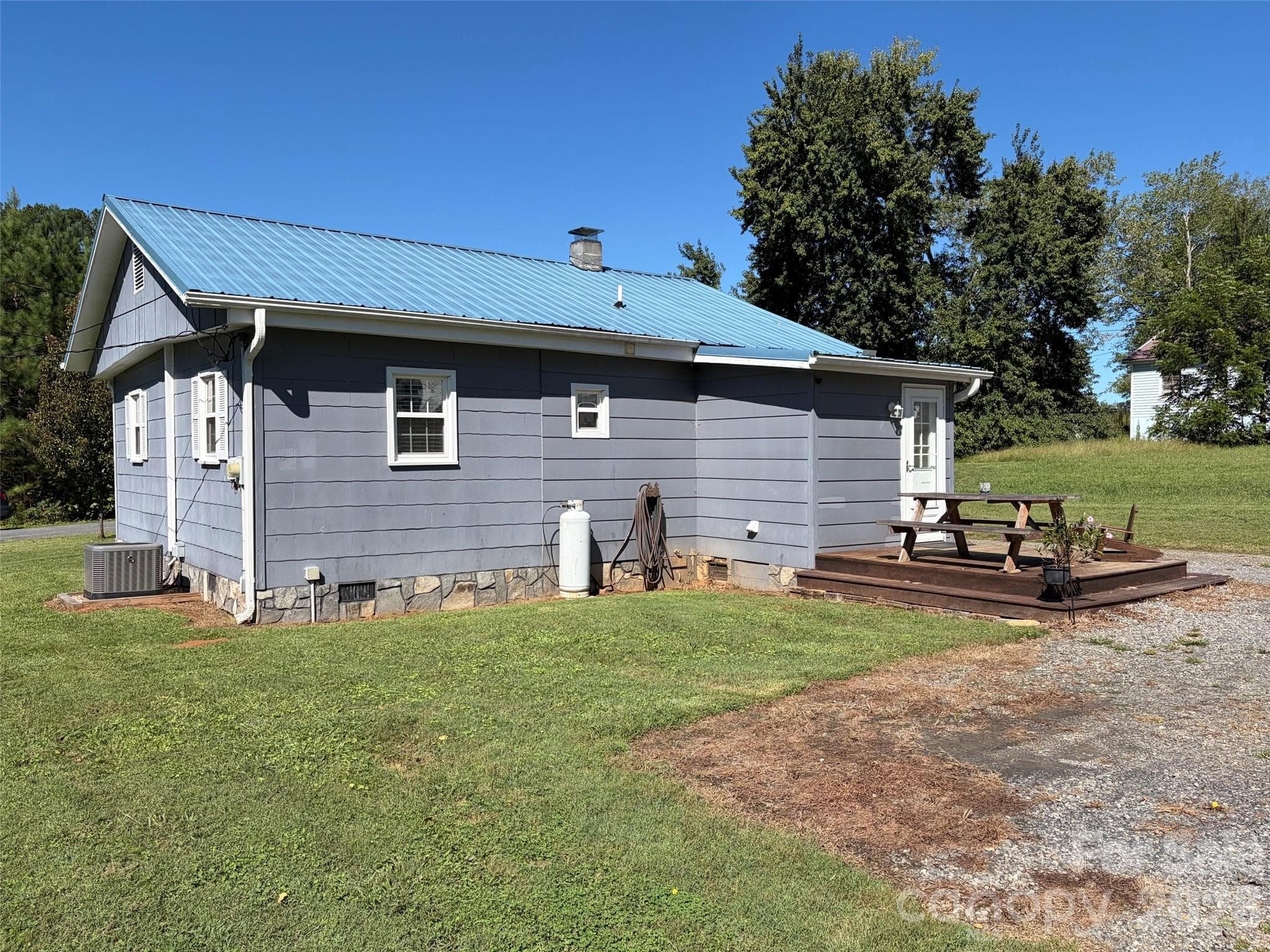 Single Family Residence at 41 Whitner Drive, Marion, photo 5 of 43