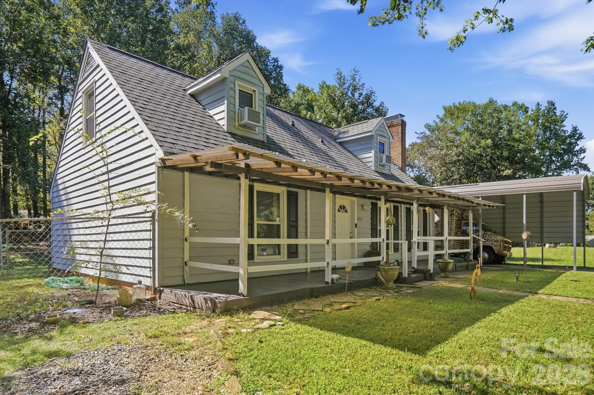 Single Family Residence at 6333 Round Hill Road, Charlotte, photo 3 of 48
