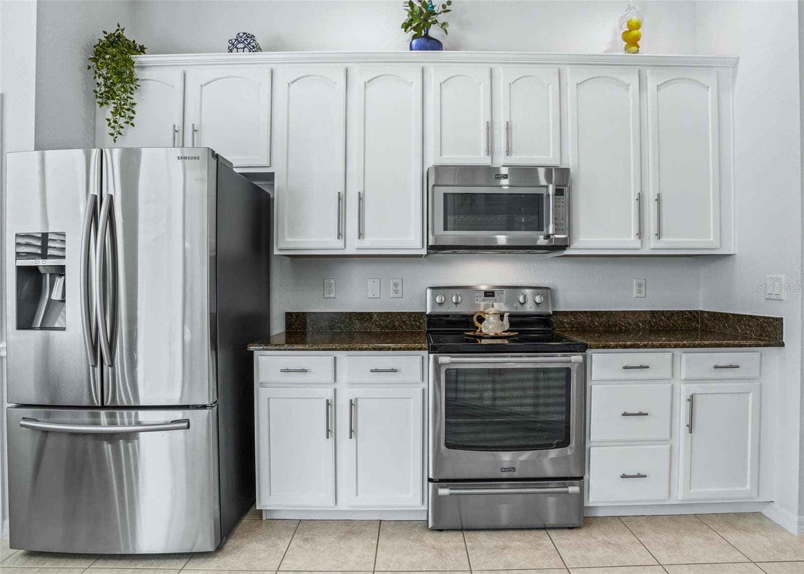 Kitchen w/Stainless appliances - 12056 SE 178TH ST, SUMMERFIELD