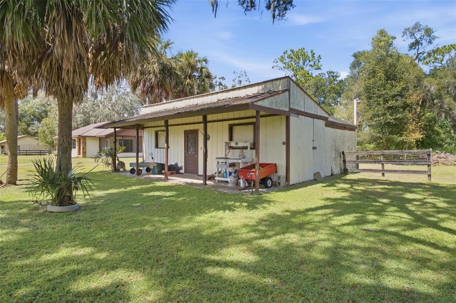 Barn for animals, hobbies or extra storage! - 10131 SE 170TH LN, SUMMERFIELD