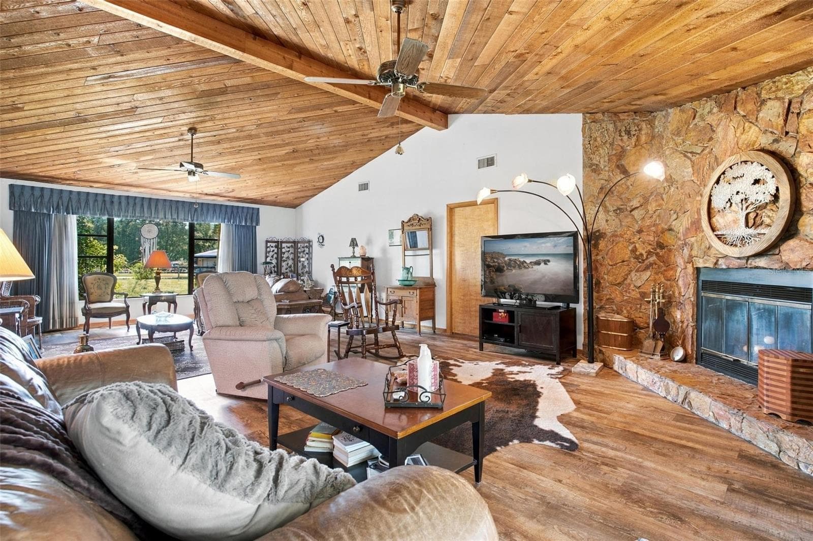 Living room - 10131 SE 170TH LN, SUMMERFIELD