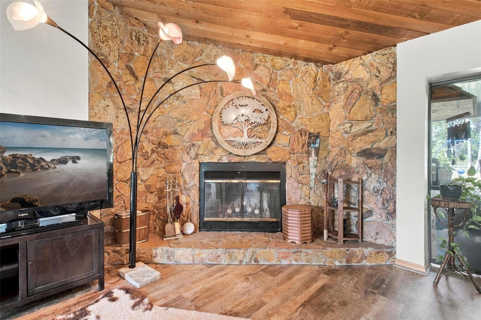 Living room with fireplace - 10131 SE 170TH LN, SUMMERFIELD