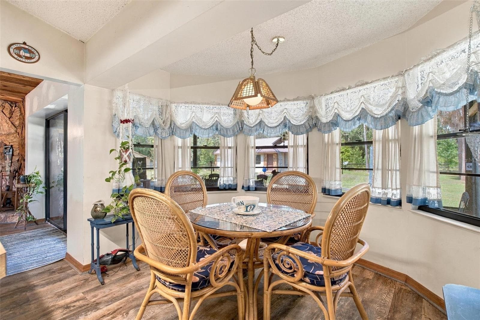 Breakfast nook - 10131 SE 170TH LN, SUMMERFIELD
