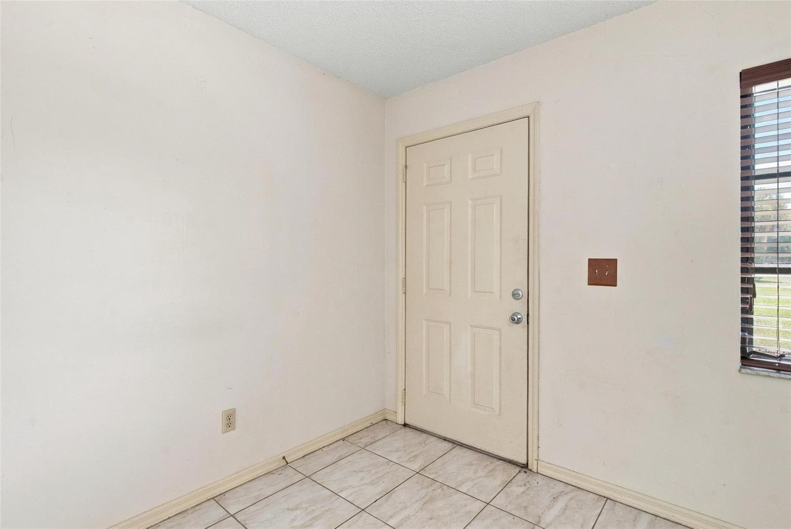 Guest house entryway. - 10131 SE 170TH LN, SUMMERFIELD
