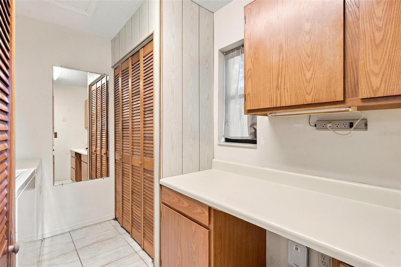 Guest house laundry area. - 10131 SE 170TH LN, SUMMERFIELD