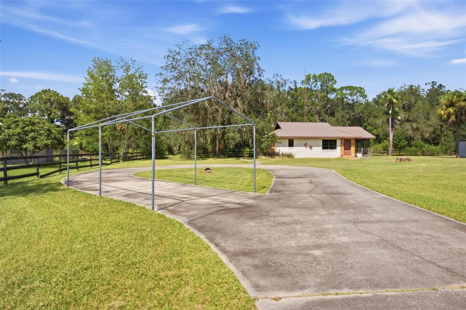 Guest house driveway. - 10131 SE 170TH LN, SUMMERFIELD