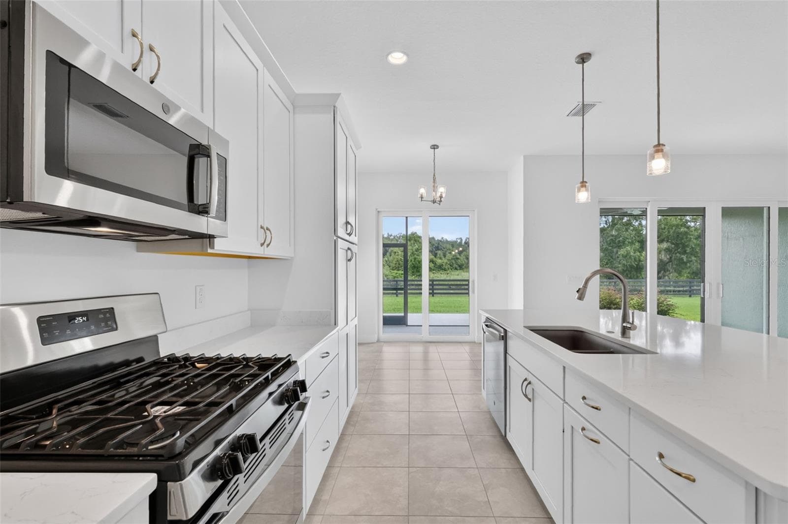 Kitchen and Dinette - 654 SHIVERS LOOP, THE VILLAGES