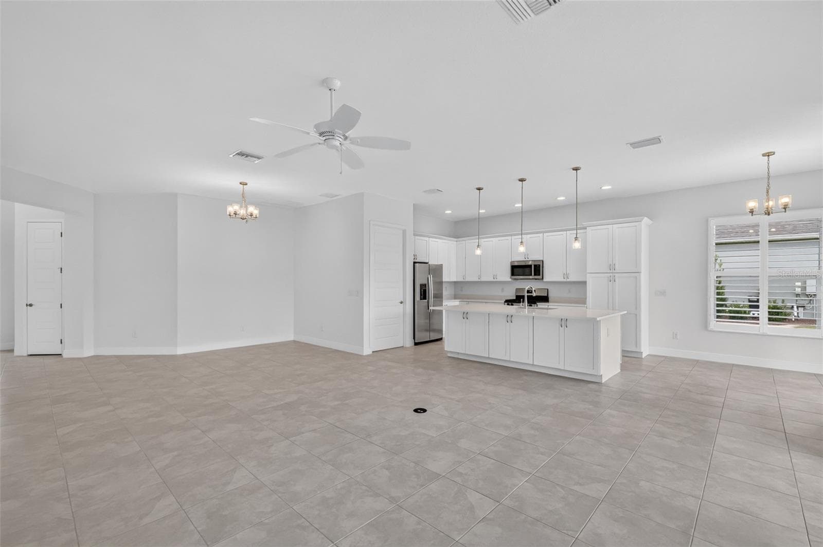 Living, Dining, Kitchen, and Dinette - 654 SHIVERS LOOP, THE VILLAGES