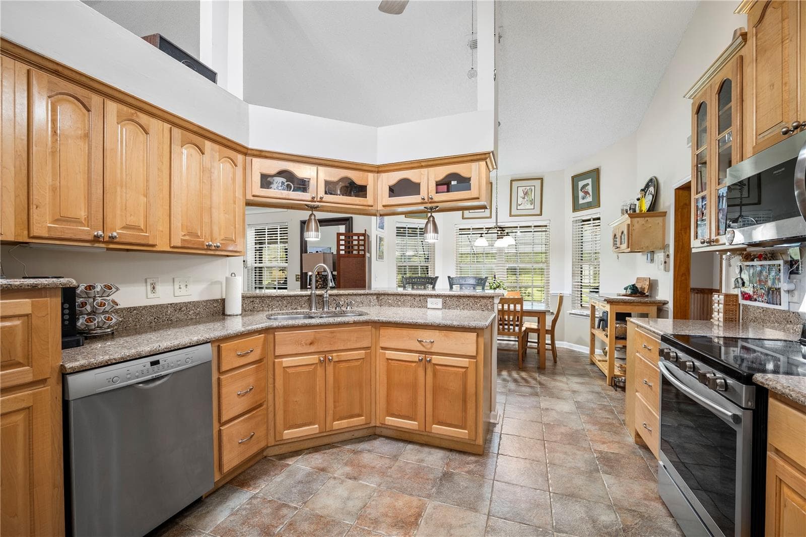 Single Family Residence at 1050 ARTHUR MOORE DR, GREEN COVE SPRINGS, photo 5 of 77
