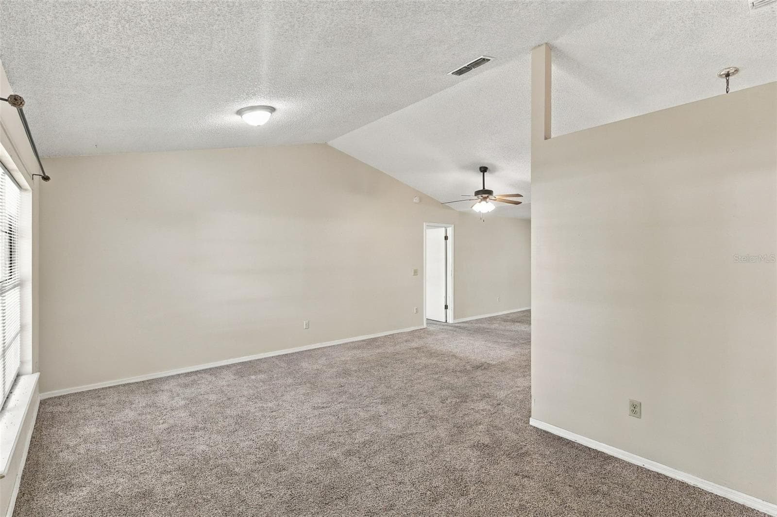 Living Room - 1249 HOWLAND BLVD, DELTONA