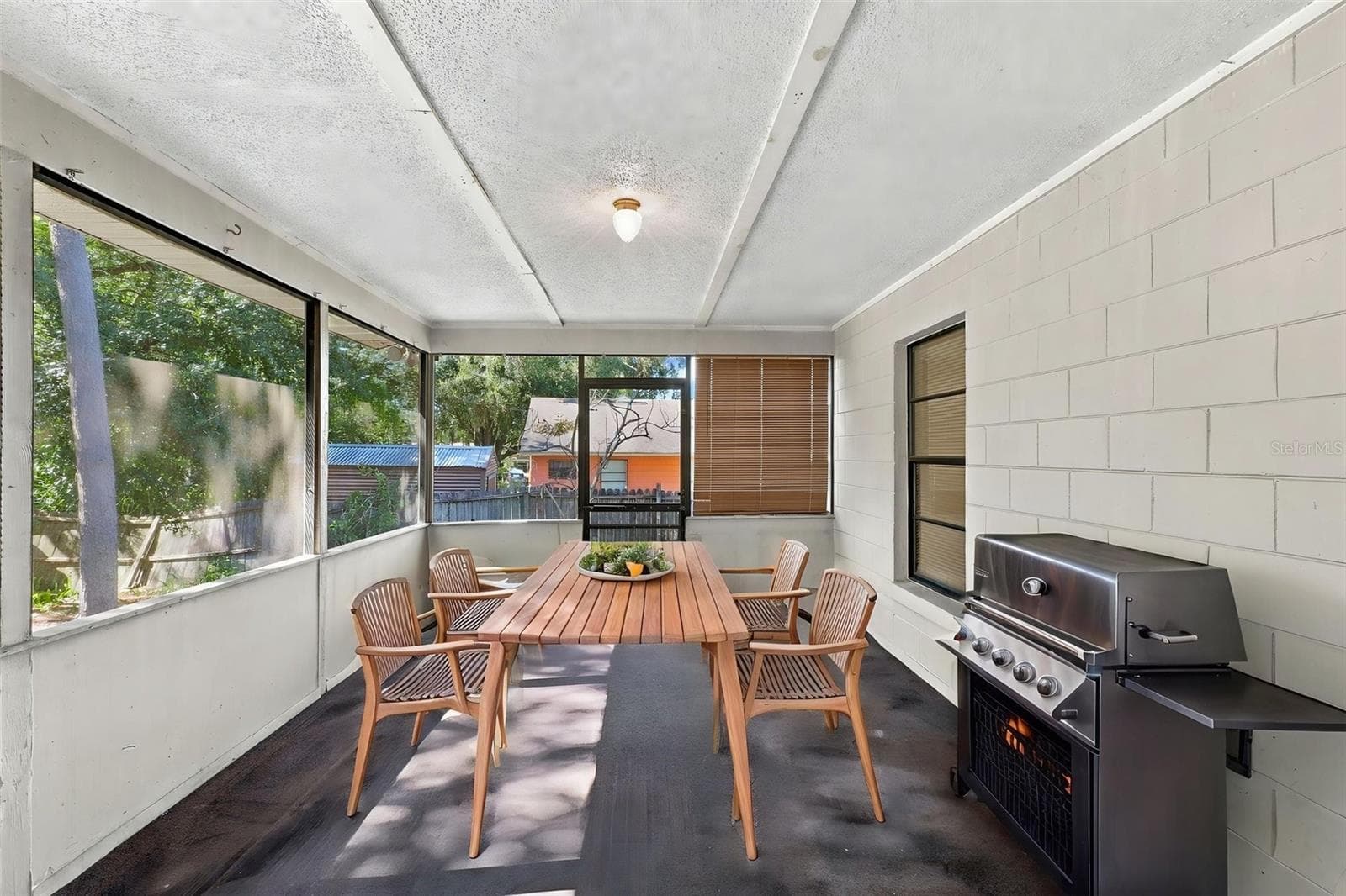 Virtaully Staged - 1249 HOWLAND BLVD, DELTONA