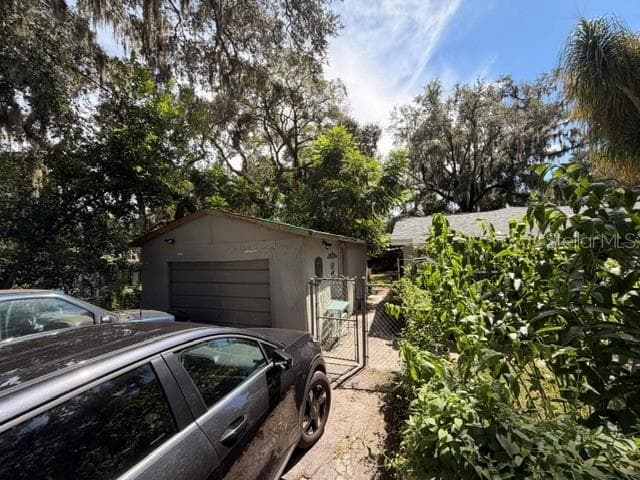 Single Family Residence at 11615 GROVEWOOD AVE, THONOTOSASSA, photo 2 of 29