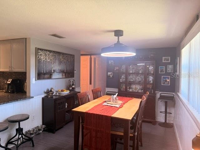 Single Family Residence at 11615 GROVEWOOD AVE, THONOTOSASSA, photo 16 of 29