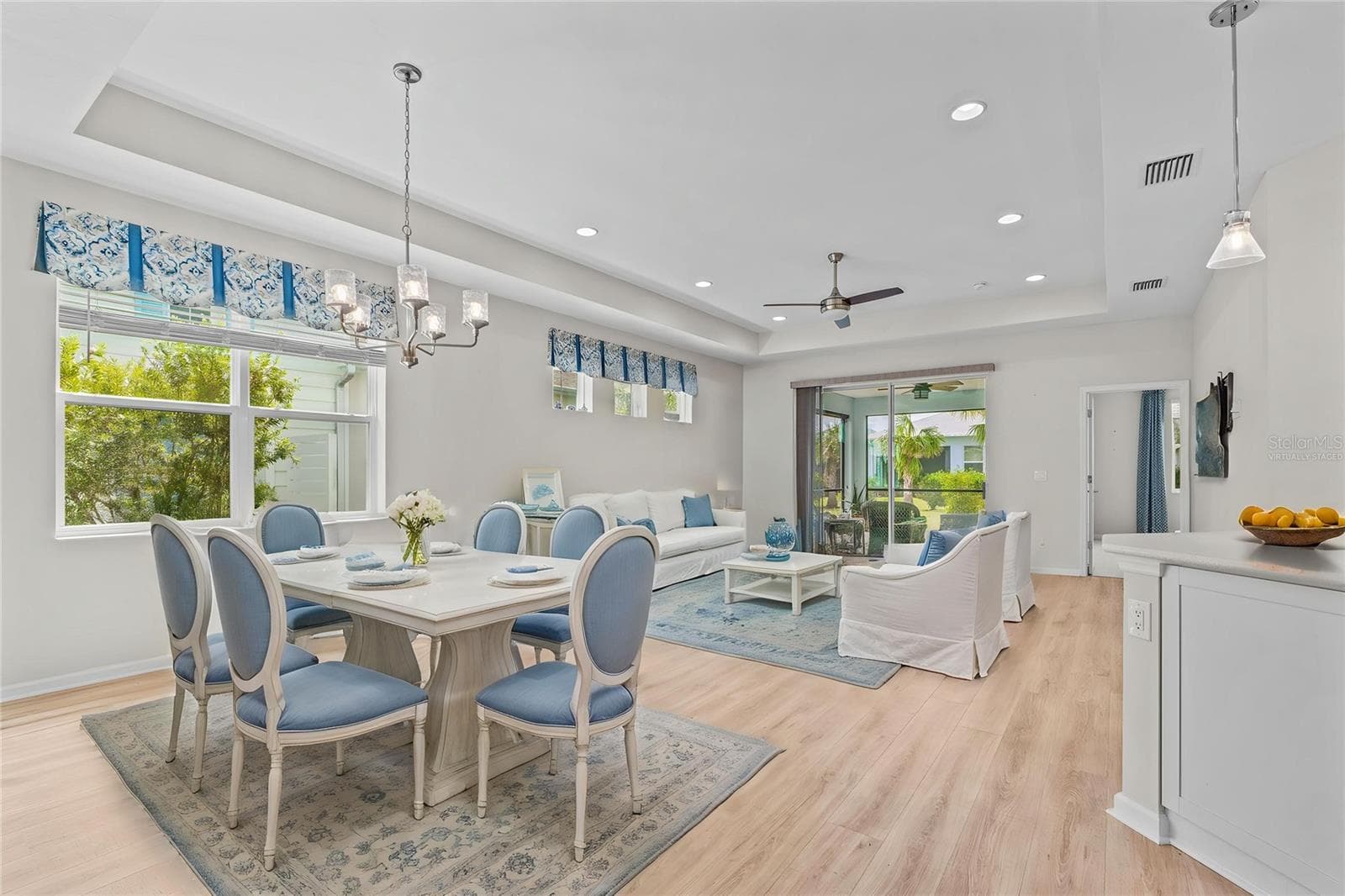 Virtually Staged - Open Floorplan is Light & Bright - 466 MARGARITAVILLE AVE, DAYTONA BEACH