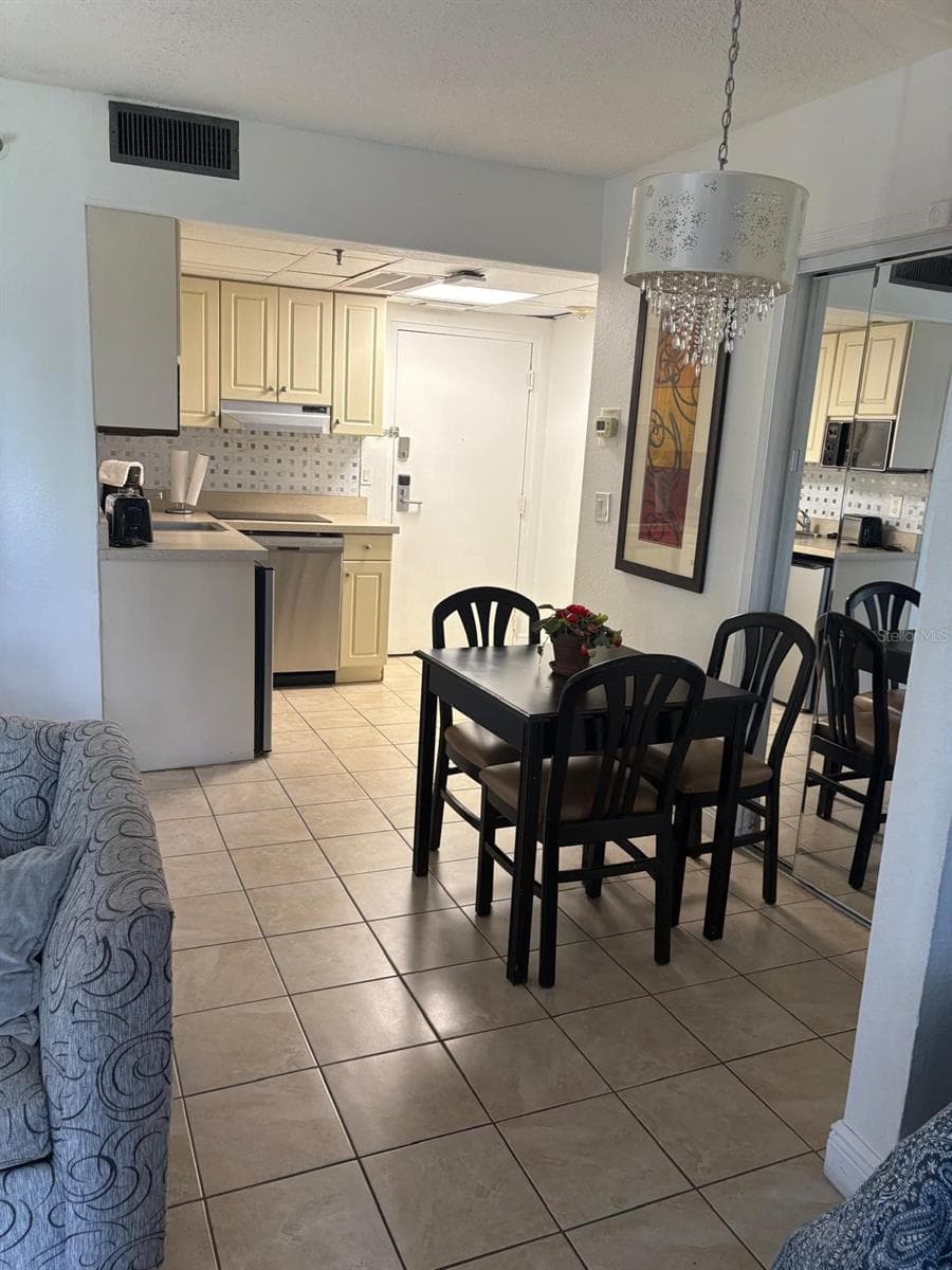 Condo - Hotel at 6165 CARRIER DR #2113, ORLANDO, photo 3 of 24