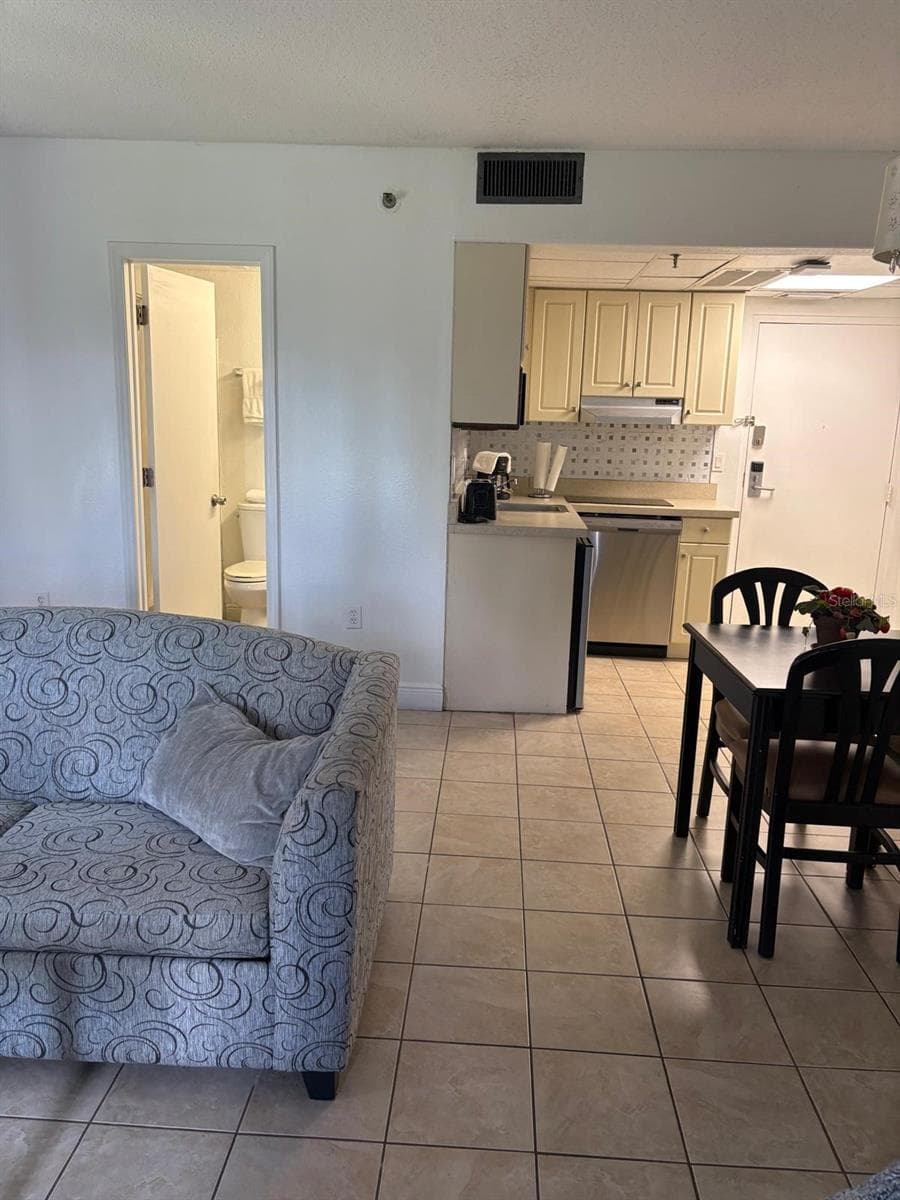 Condo - Hotel at 6165 CARRIER DR #2113, ORLANDO, photo 4 of 24