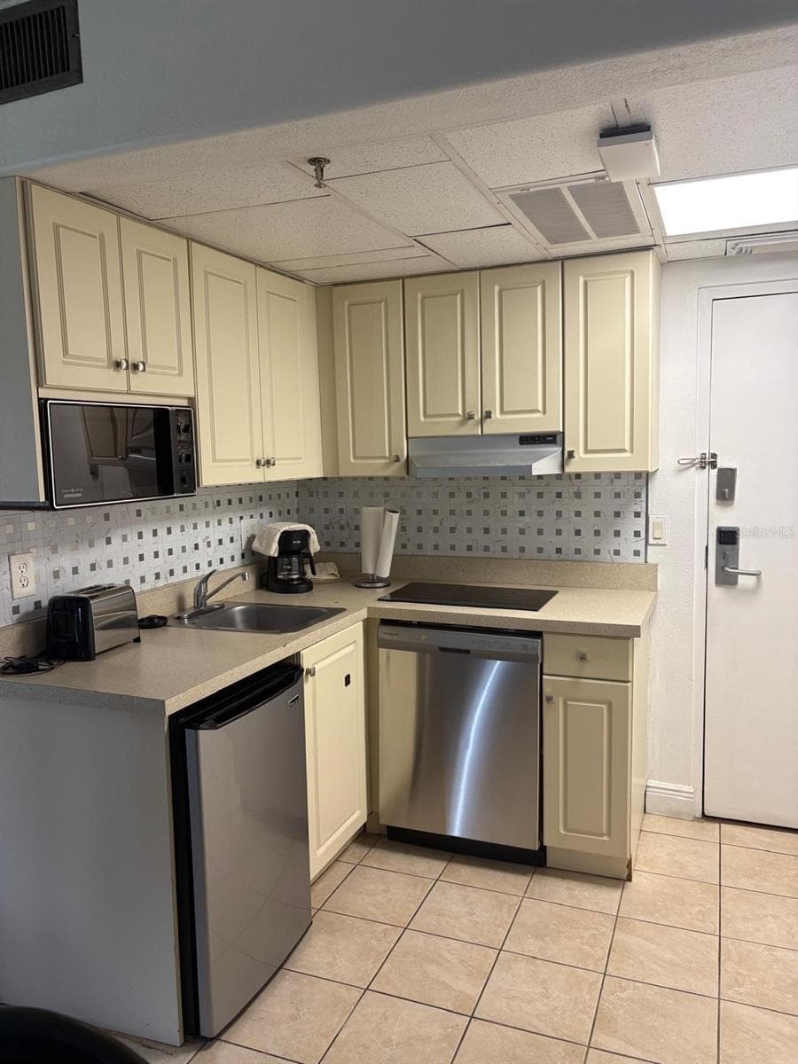 Condo - Hotel at 6165 CARRIER DR #2113, ORLANDO, photo 10 of 24