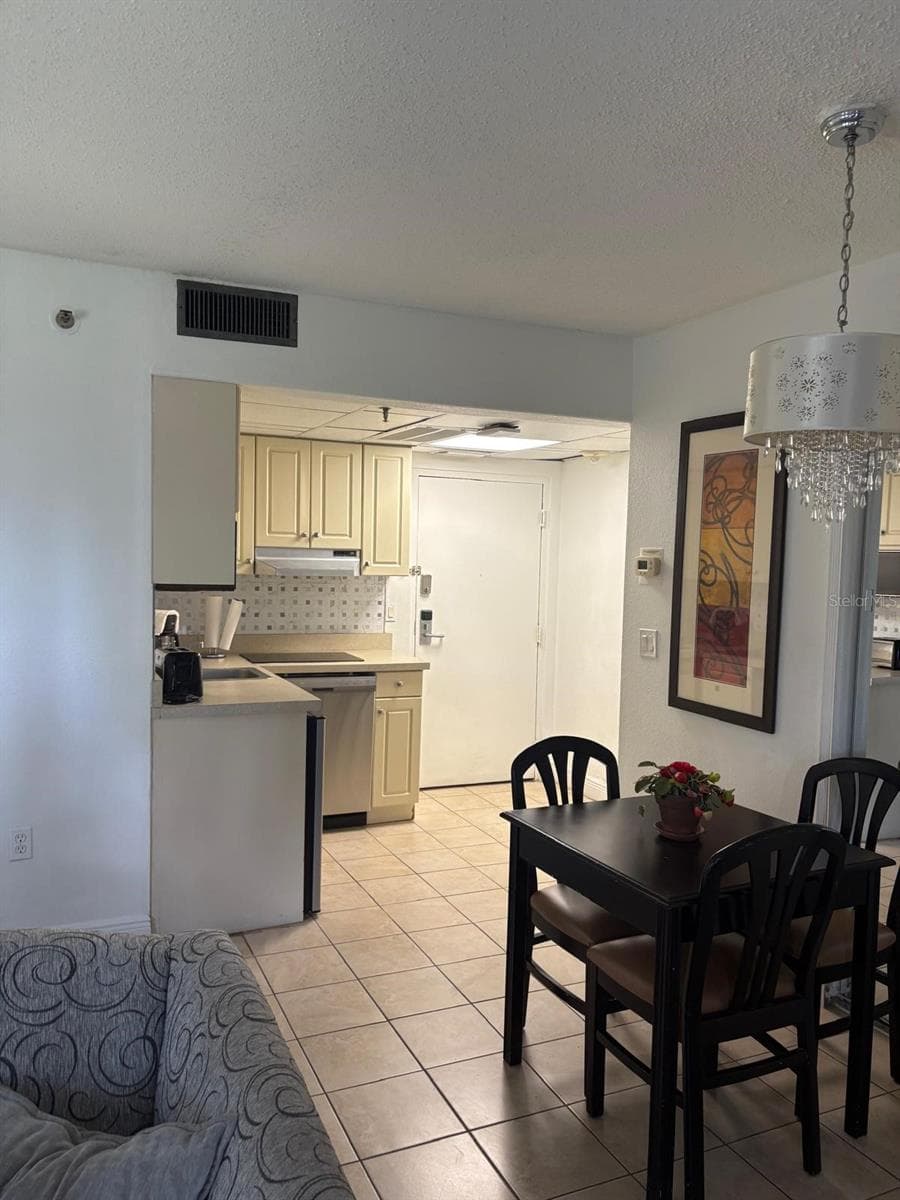 Condo - Hotel at 6165 CARRIER DR #2113, ORLANDO, photo 11 of 24