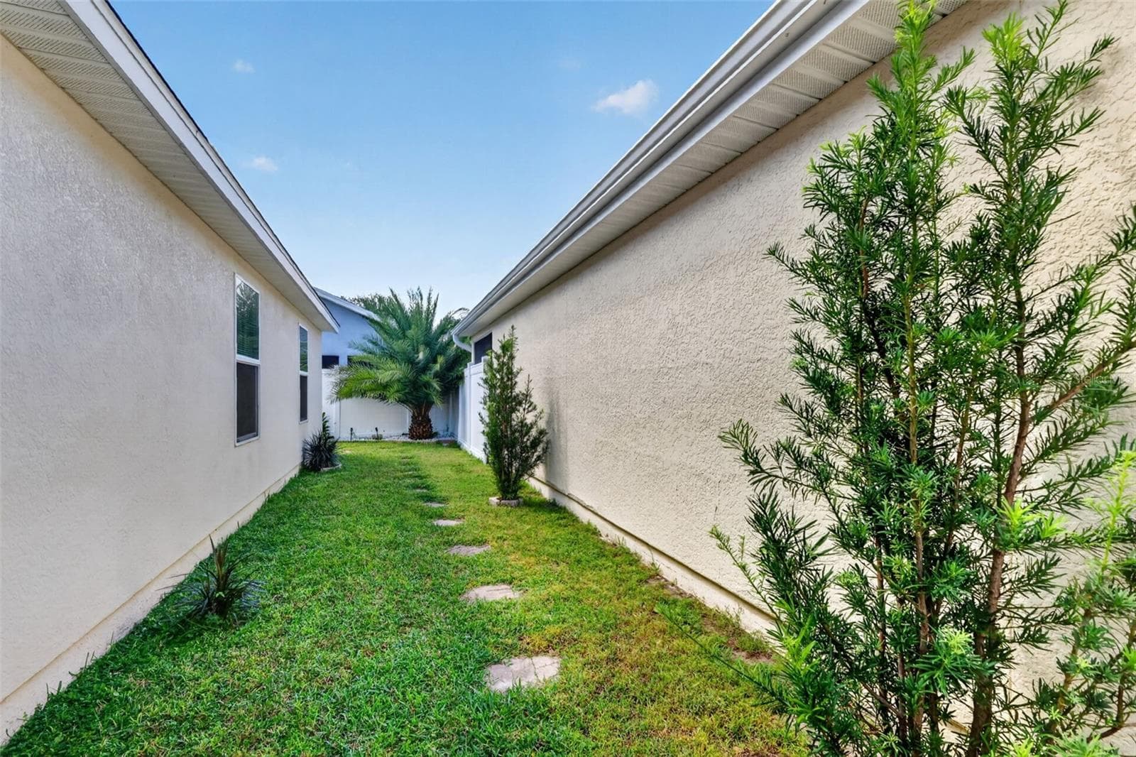 Side Yard with PRIVACY Fencing - 12446 NE 52ND LOOP, OXFORD