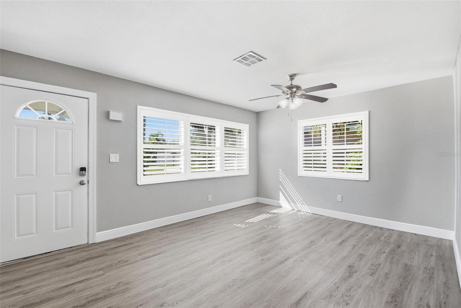 Single Family Residence at 1751 MISSISSIPPI AVE NE, ST PETERSBURG, photo 10 of 50