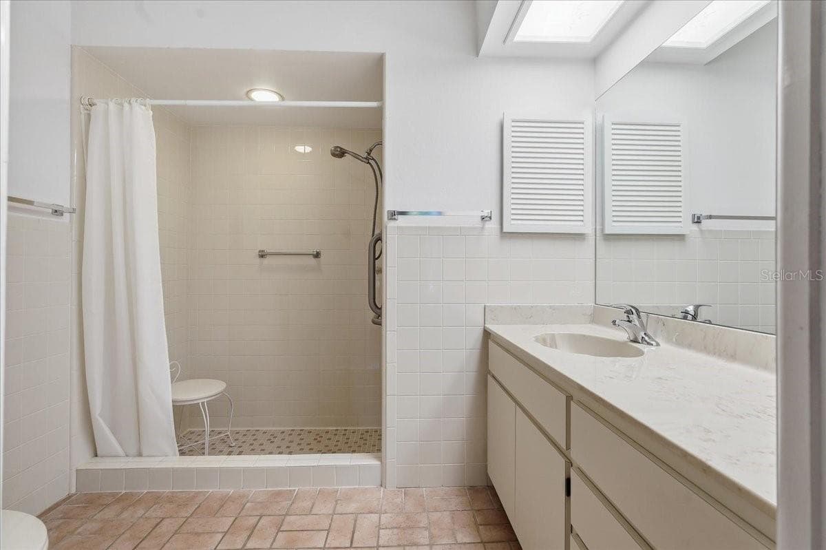 Primary Bathroom - 11508 ORLEANS LN #11508, PORT RICHEY