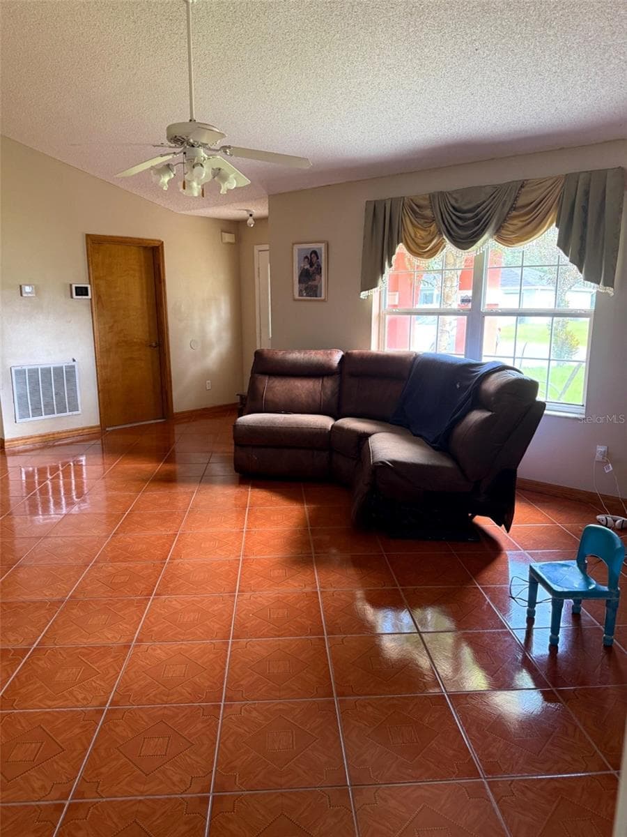 Living room - 16804 SW 39TH CIR, OCALA
