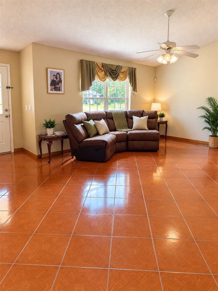 Living room - 16804 SW 39TH CIR, OCALA
