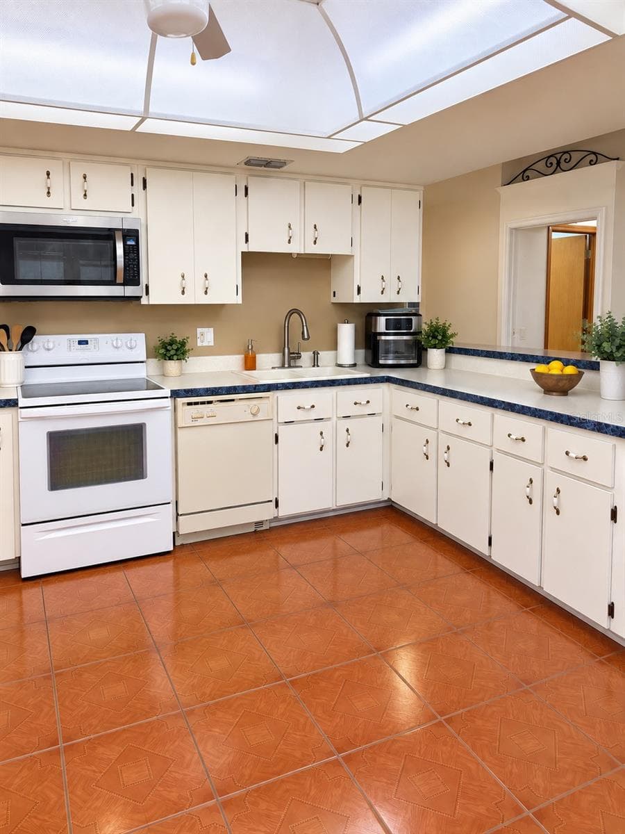 Kitchen - 16804 SW 39TH CIR, OCALA