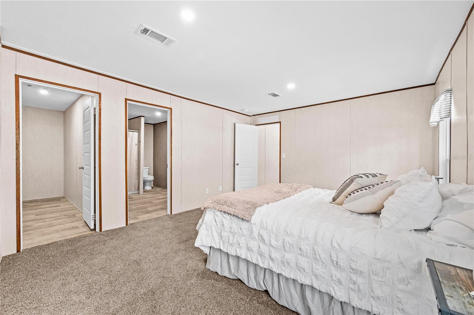 Manufactured Home at 8050 NE 102ND CT, BRONSON, photo 19 of 34