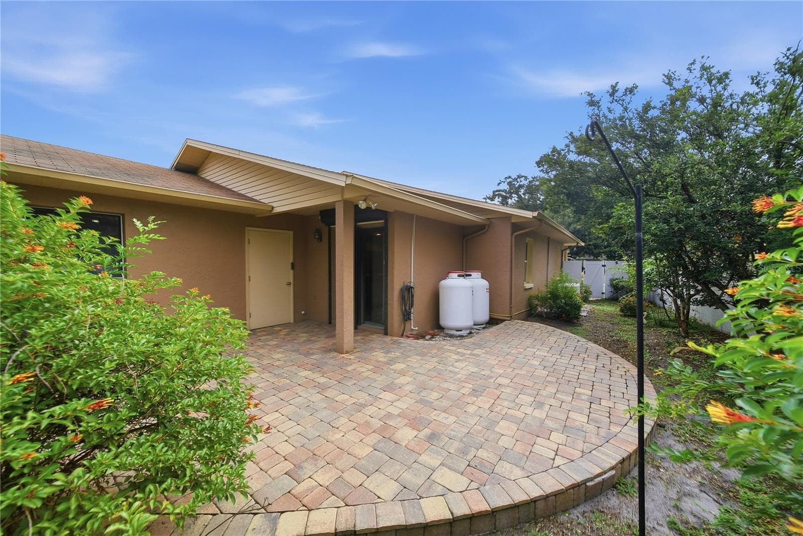 View Of Side Yard With Generac Generator - 3423 PICO DR, TAMPA