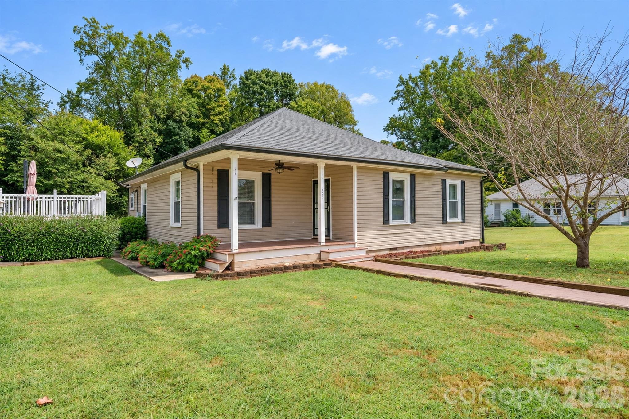 228 Hazeleen Avenue