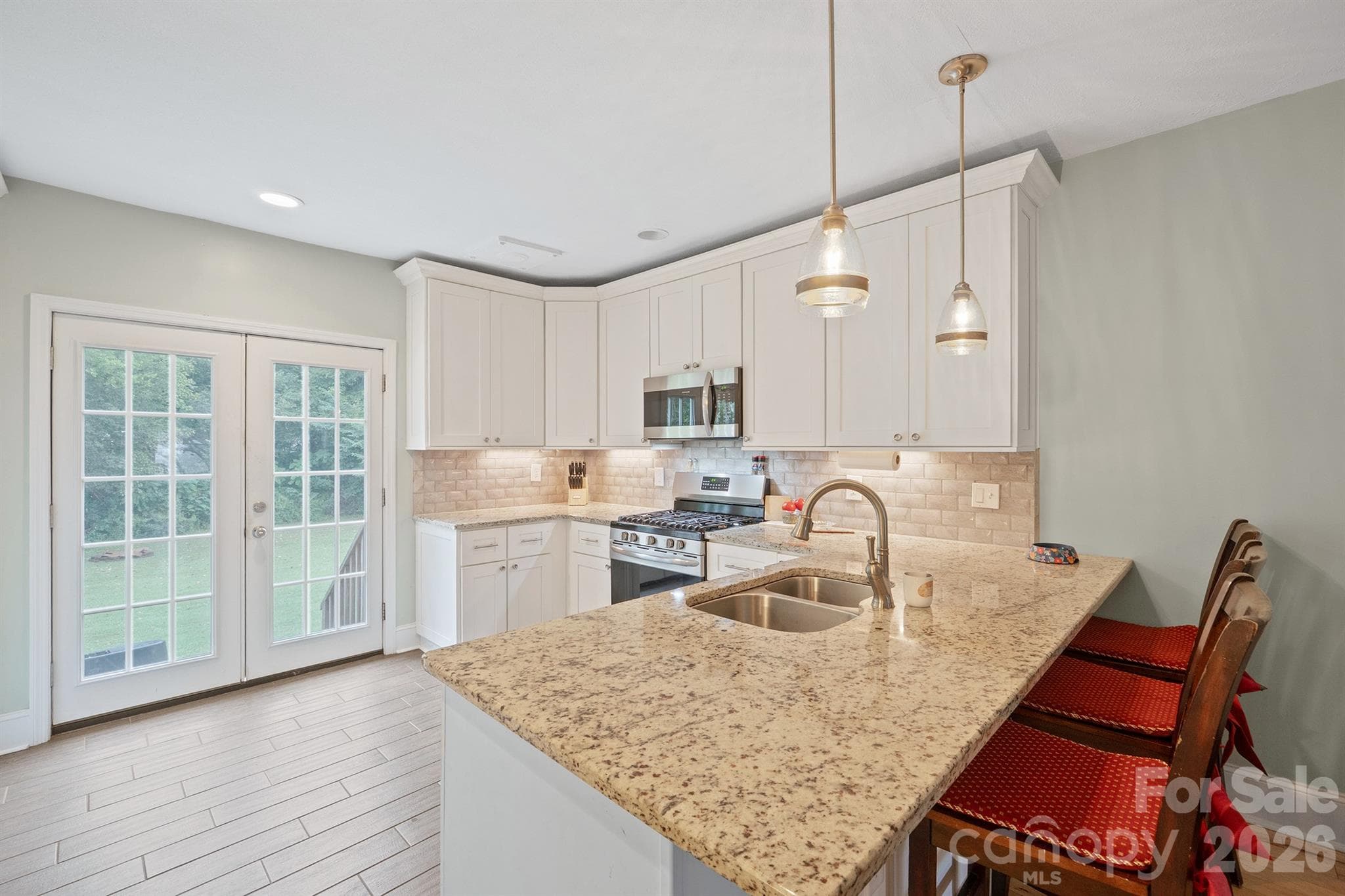 Single Family Residence at 228 Hazeleen Avenue, Belmont, photo 5 of 31