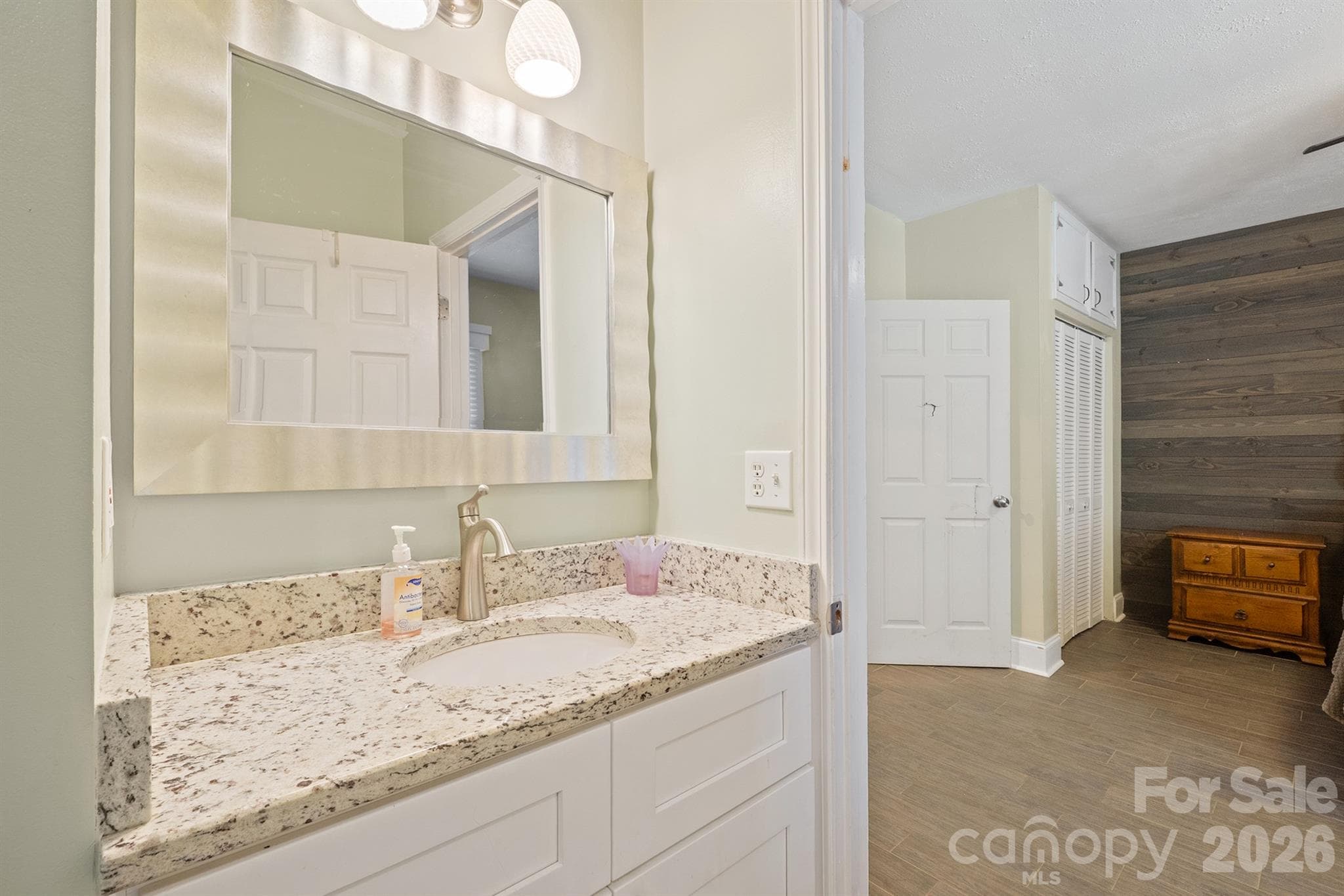 Single Family Residence at 228 Hazeleen Avenue, Belmont, photo 14 of 31