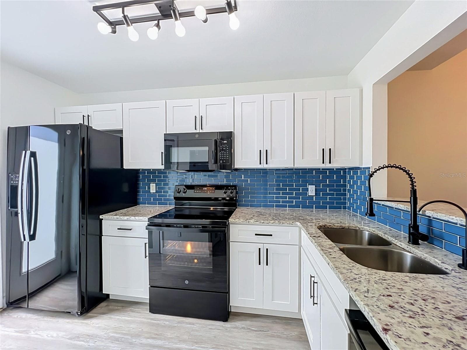 Townhouse at 72 PINE ISLAND CIR, KISSIMMEE, photo 4 of 38